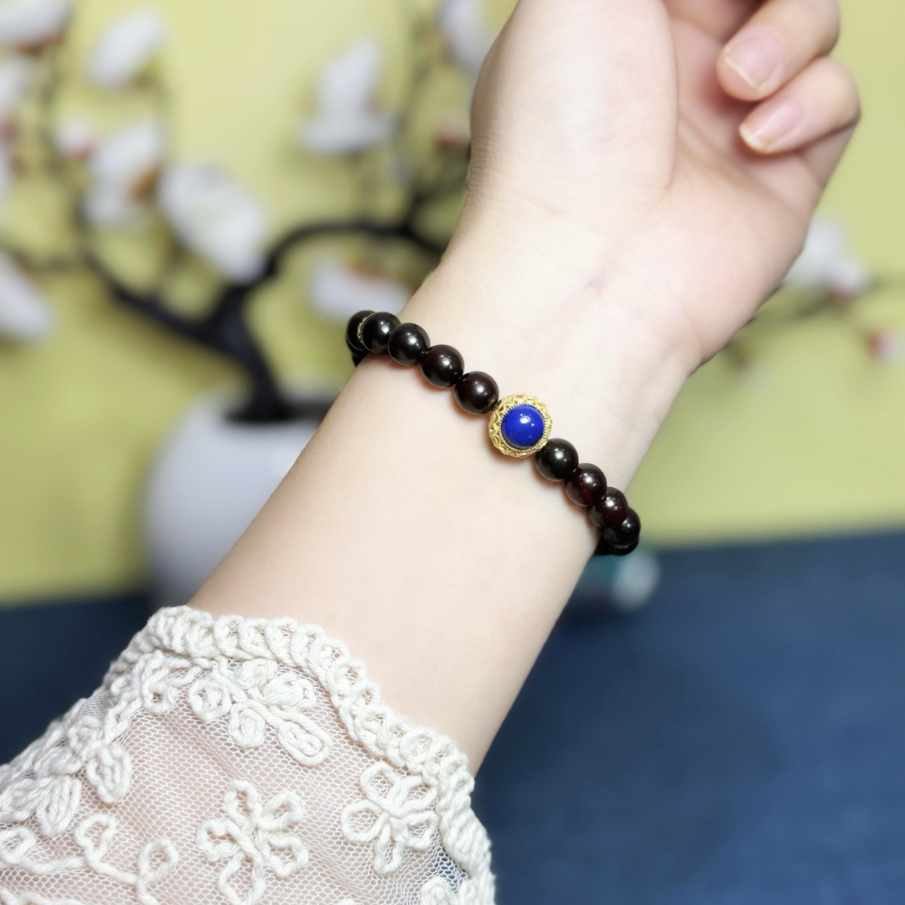 8mm Indian Small-Leaf Red Sandalwood Beaded Bracelet with Lapis Lazuli Inlaid in 925 Sterling Silver