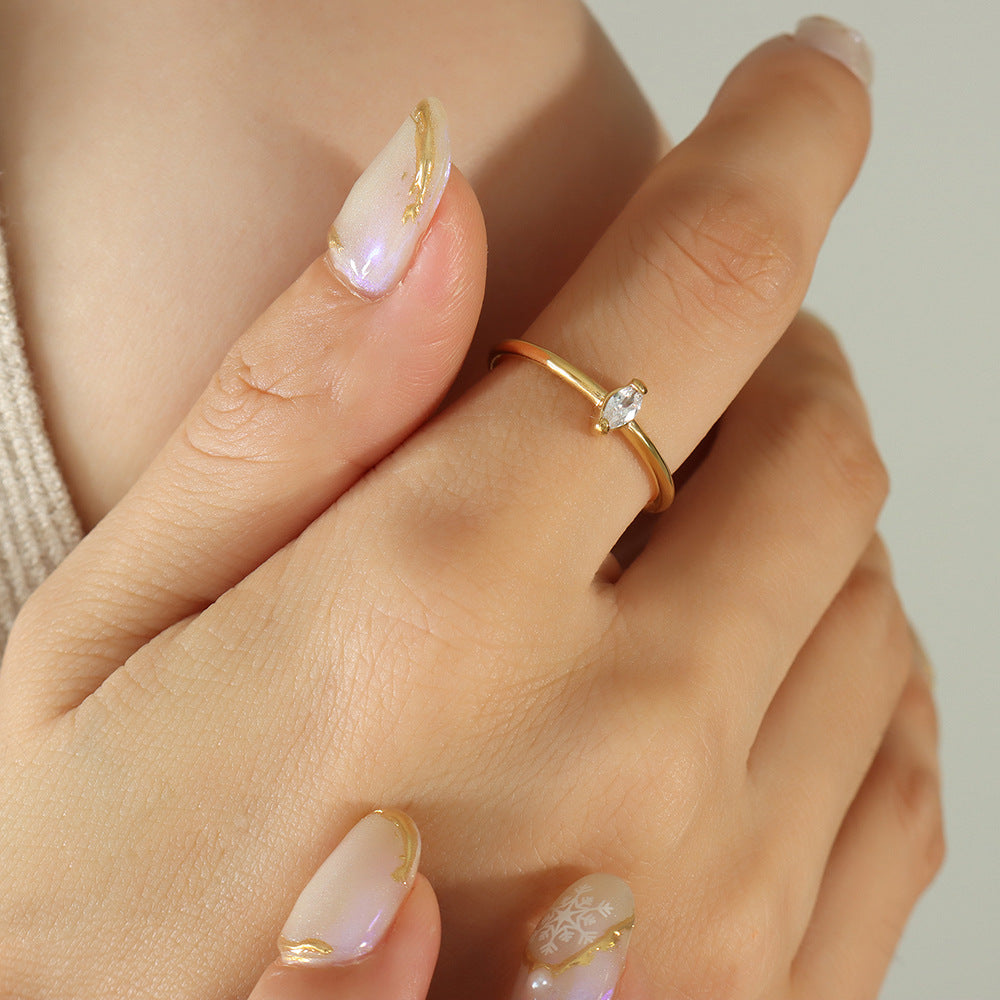 Diamond-Shaped Zircon Inlay Ring in a Minimalist, Simple-Band Design, Fashionably Crafted from Titanium Steel.