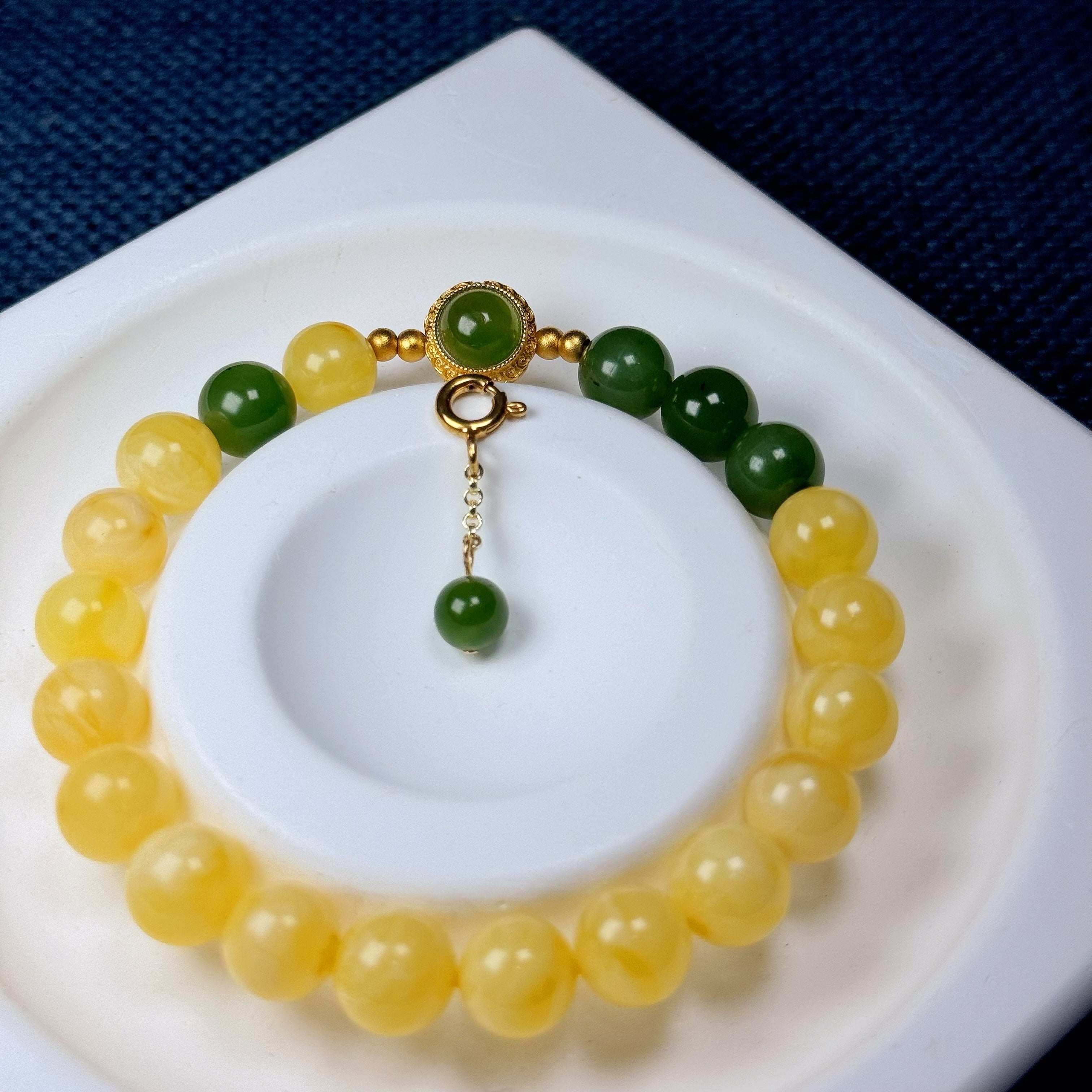 Natural “Yaobaihua” White-Flower Honey Amber 8mm Beaded Bracelet with Green Jade